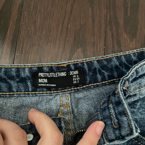 Pretty Little Thing Mom Jeans - Picture 2 of 3
